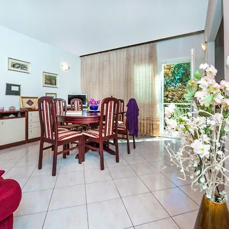 Lidi - 30 M From Tatil Evi